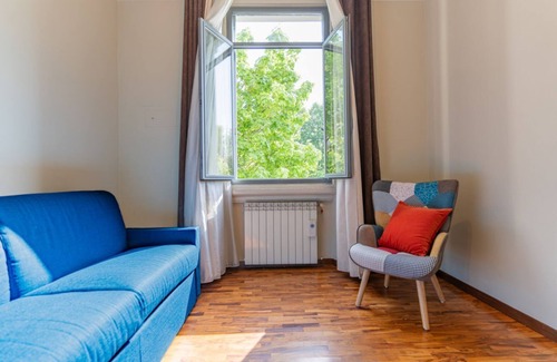 Washington Apartment | The apartment, a welcoming residence of approximately 70 square meters, is ideal for hosting up to 4 people. Located on the first floor of a building with elevator in the Washington district, one of the most elegant residential areas of Milan, it offers