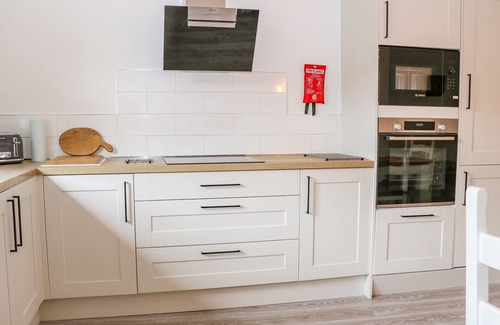 New Forest District Cottage | THE APOTHECARY, family friendly in Brockenhurst