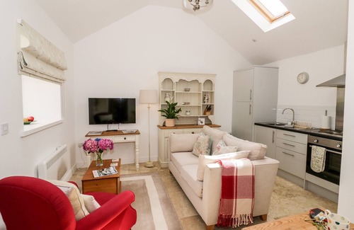Daventry Cottage | THE APPLE BARN, with a garden in Catesby