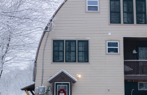 Plymouth Ski Chalet | "The Arched Chalet" Stunning Green Mountain views close to Killington and Okemo