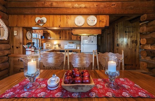 Lake Junaluska Cabin | The Ark- Unwind with Mountain Views | Premier Amenities