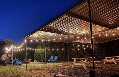 Wills Point Cabin | The Arrowhead Tipi Resort - Many Moons - Nomadic Tipis on Lake Tawakoni