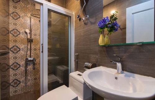 Truc Bach House | The Art - Hung Viet near Truc Bach lake