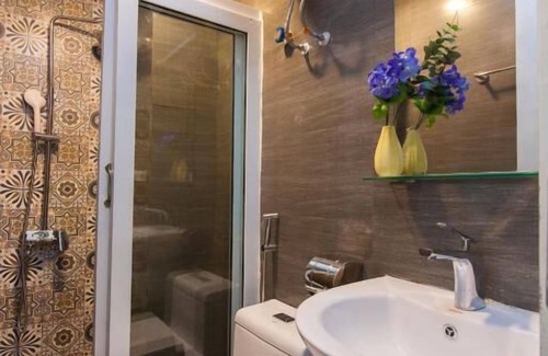 Truc Bach House | The Art - Hung Viet near Truc Bach lake