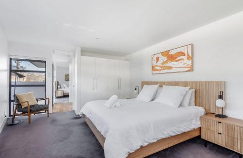 Richmond North House | The Art of Richmond - Walk to MCG & Trendy Eateries