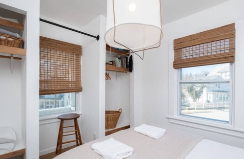 New London Apartment | The Artist Flat - Near Ocean Beach, Mystic + USCGA