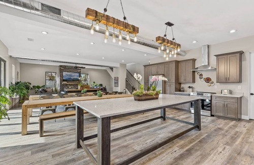 Flagstaff House | "The Aspen"-Gathering Tree's Family Reunion Deluxe Group stay