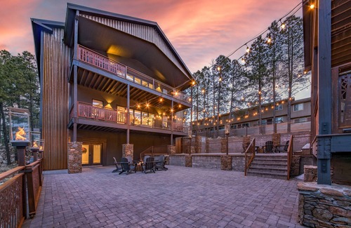 Flagstaff House | "The Aspen"-Gathering Tree's Family Reunion Deluxe Group stay