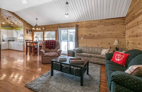 Byng Inlet Cottage | The Aspen: Make new memories!
