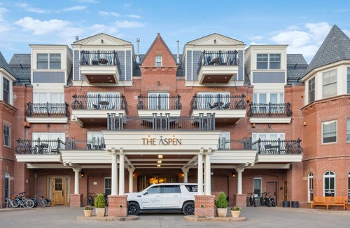 Aspen Apartment | The Aspen Mountain Residences Luxury Studio King Room Mountainside