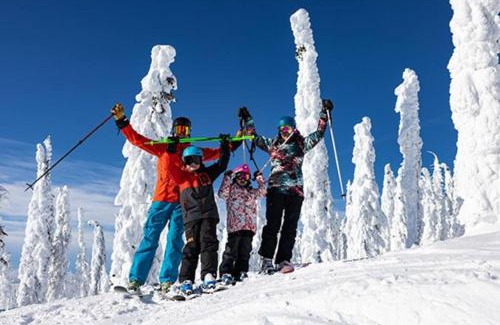 Big White Ski Resort Ski Chalet | The Aspens 5 w/Hot Tub
