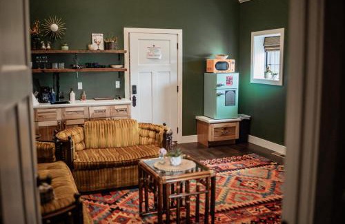 Perryville Hotel | The Atrium - A Boutique Hotel - Suite 15