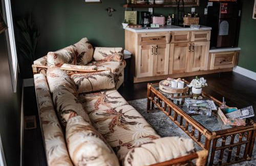 Perryville Hotel | The Atrium - A Boutique Hotel - Suite 15