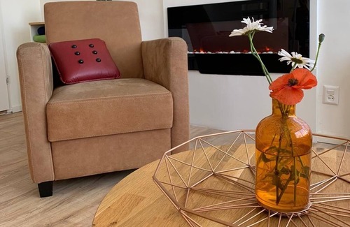 Ouddorp House | The attractively furnished bungalow with lots of light is situated on the child-friendly park De Klepperstee, close to the beach and the dunes in Ouddorp.