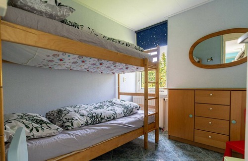 Ouddorp House | The attractively furnished bungalow with lots of light is situated on the child-friendly park De Klepperstee, close to the beach and the dunes in Ouddorp.