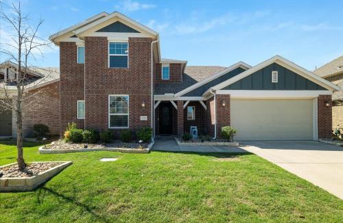 Aubrey House | The Aubrey Escape with Fenced Backyard