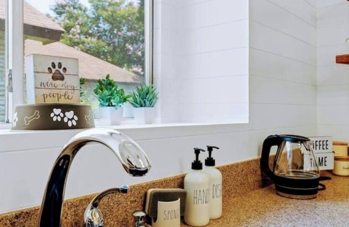 Wells Branch House | The Austin Oak! Single level 3 bedroom charmer!nn