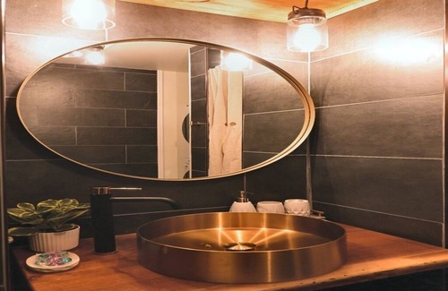 Madison House | The Aviator: Serene Ambience & Stylish Comfort