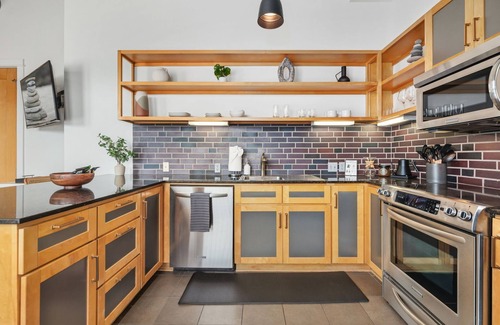Fayetteville Condo | The Axis - Condo on Dickson St - Walk to UofA