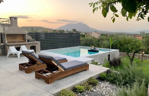Eva Villa | The Backyard