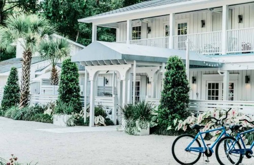 Fairhope Apartment | The Balcony Suite