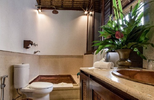 Batuan Hotel | The Bali Purnati Center For The Arts