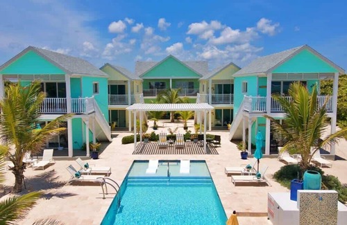 Colliers Bay Condo | The Banana Bird Oceanfront Studio Cottage in East