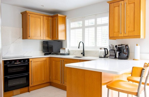 Hastings House | The Bar & Bubbles Retreat - Hot Tub & Games Room! | Pass the Keys