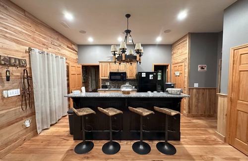 Leesburg House | The Barn at The Horse Motel