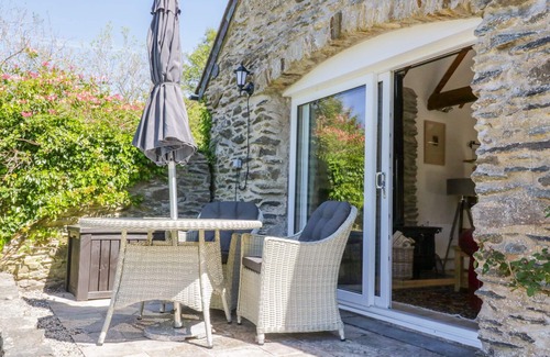 Graigfechan Cottage | THE BARN AT WAEN Y FFYNNON, pet friendly, with open fire in Ruthin
