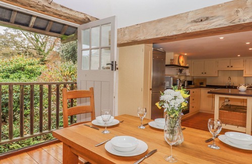 Clearbrook Cottage | THE BARN AT YEOLAND HOUSE, pet friendly, with open fire in Yelverton