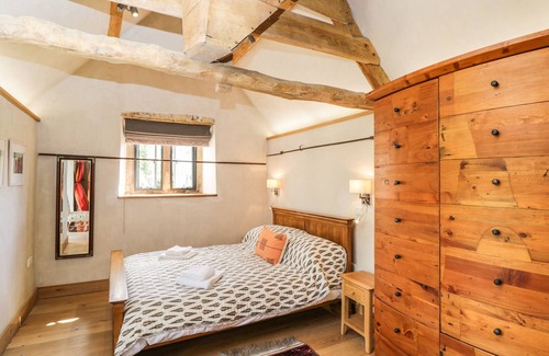 Nettleton Cottage | THE BARN, romantic, character holiday cottage in Colerne