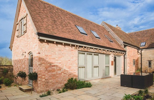 Priors Marston Cottage | The Barns at Holy Well, Southam, sleeps 10 guests in 5 bedrooms