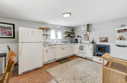 Colorado Springs Apartment | The Barracks Forest Escape Dog Friendly BBQ