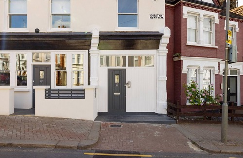 Shaftesbury Apartment | The Battersea Flat - Exquisite 2BDR Flat with Terrace