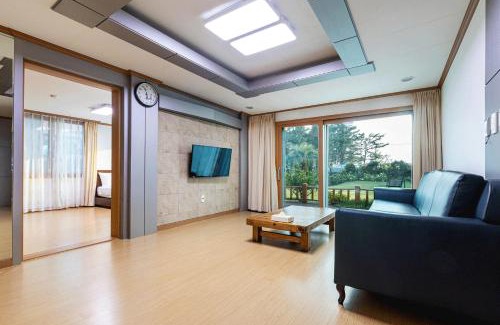 Songsan-dong Hotel | The Bay Jeju Resort