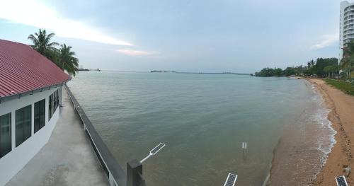 Kampung Bahasa Kapor Villa | The Bay PD Beachfront Villa
