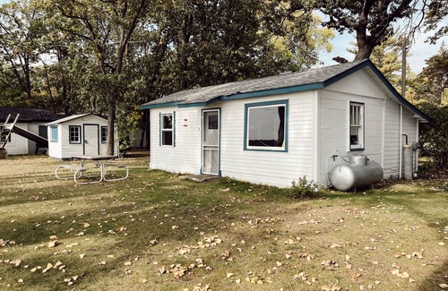 Perham Cabin | The Bayside cabin on the sandy shores of Big Pine Lake. Breathtaking views!