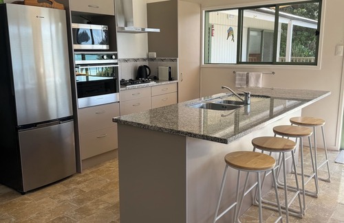 Opua House | The Beach Bach - Water's Edge, Bay of Islands