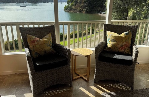 Opua House | The Beach Bach - Water's Edge, Bay of Islands