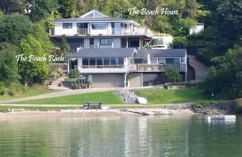 Opua House | The Beach Bach - Water's Edge, Bay of Islands