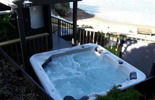 Opua House | The Beach Bach - Water's Edge, Bay of Islands