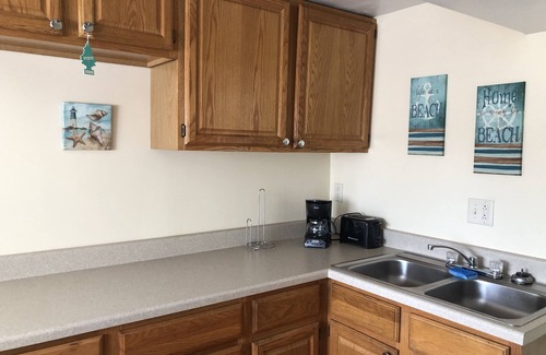 Geneva-on-the-Lake Apartment | "The Beach Hive" unit 1; lower-level apartment on the Lake