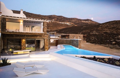 Ftelia Villa | THE BEACH HOUSE MYKONOS - SLEEK BEACHSIDE VILLA WITH PRIVATE HEATED POOL