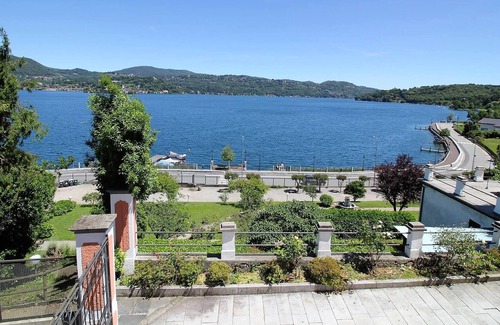 Pella Apartment | The Beach Indipendent Apartment View Lake!