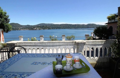 Pella Apartment | The Beach Indipendent Apartment View Lake!
