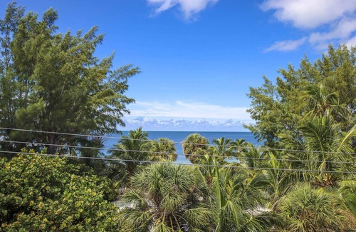 Captiva House | The Beach Nest 2 Bedroom/2 Bath House