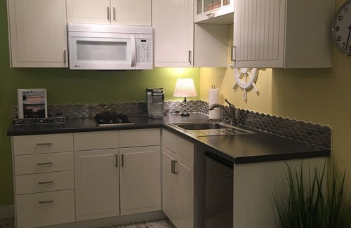 Poulsbo Cottage | the Beach Suite on Lemolo! CLEAN & PRIVATE . getaway & relax.