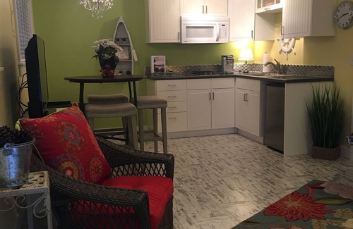 Poulsbo Cottage | the Beach Suite on Lemolo! CLEAN & PRIVATE . getaway & relax.