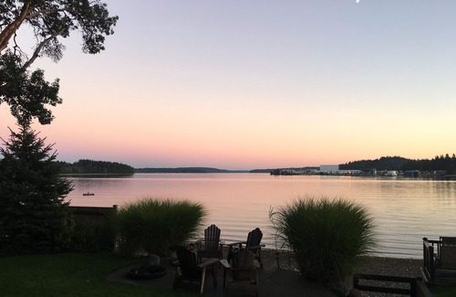 Poulsbo Cottage | the Beach Suite on Lemolo! CLEAN & PRIVATE . getaway & relax.